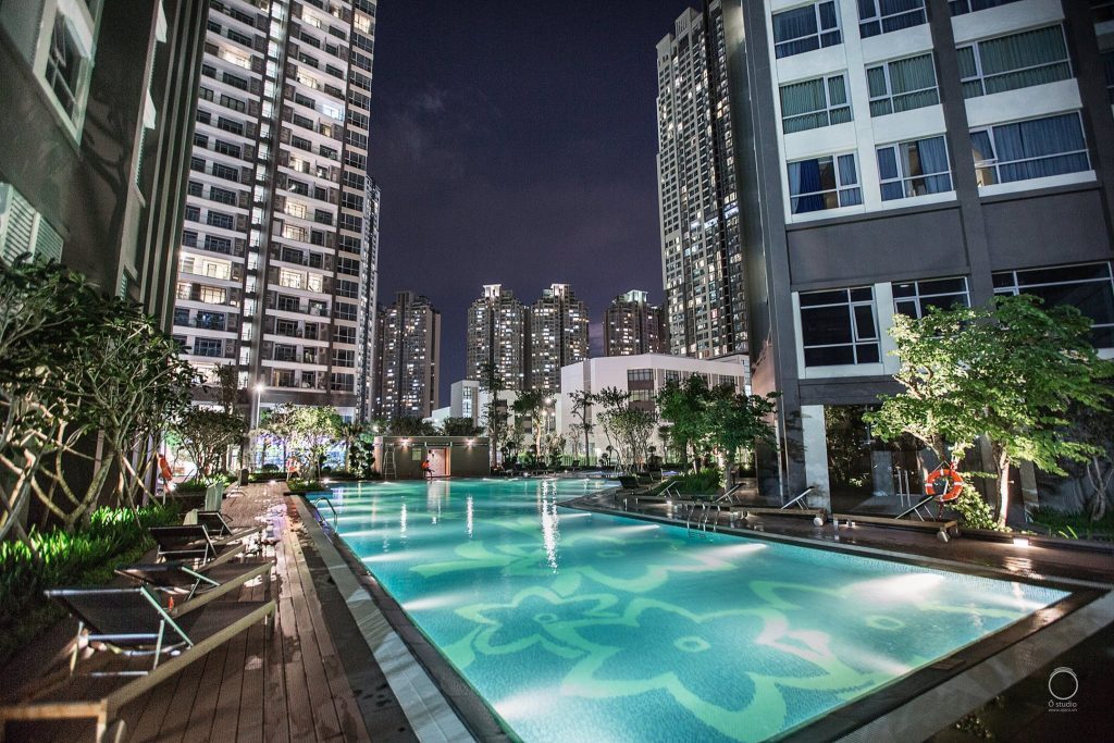 Trải nghiệm hồ bơi tại Vinhomes Central Park